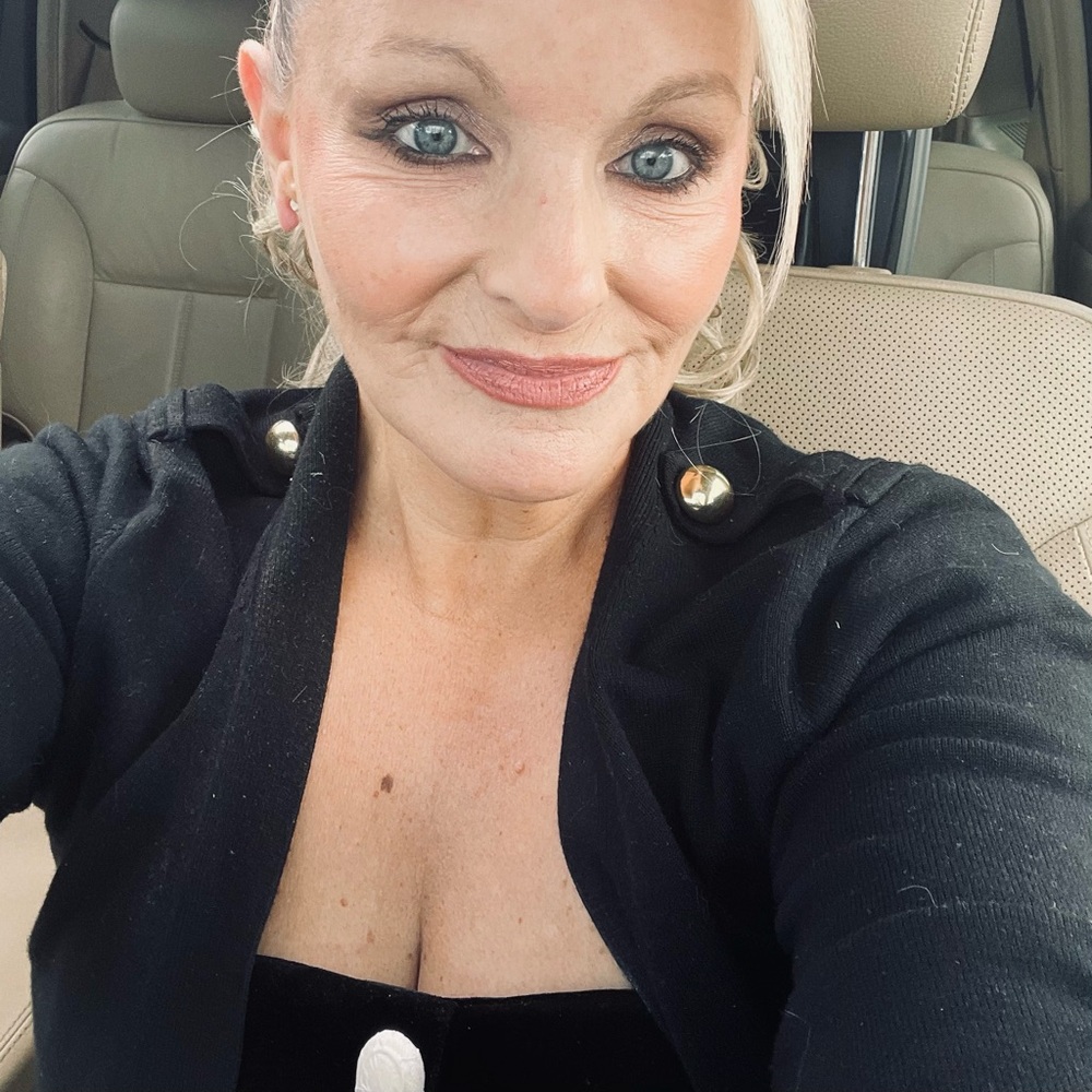 BY VICI BOUTIQUE SHANDICE VELVET STRAPLESS BLACK TOP! - Picture 9 of 10